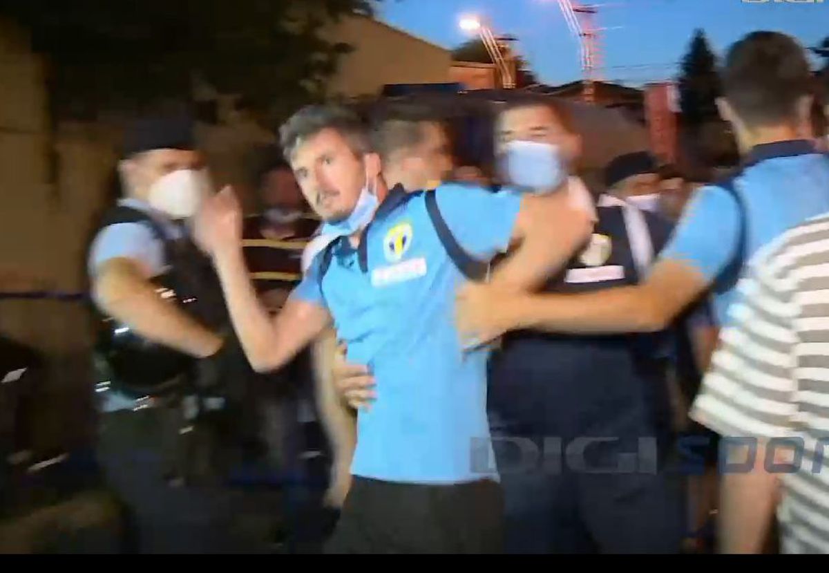 Petrolul - Argeș 1-2. FOTO Laurențiu Marinescu, aproape de bătaie cu fanii ploieșteni! Ce s-a întâmplat imediat după meci