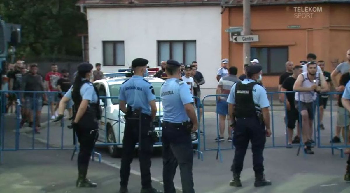 Petrolul - Argeș 1-2. FOTO Laurențiu Marinescu, aproape de bătaie cu fanii ploieșteni! Ce s-a întâmplat imediat după meci