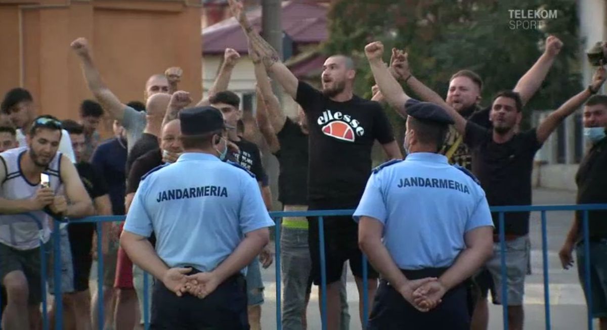 Petrolul - Argeș 1-2. FOTO Laurențiu Marinescu, aproape de bătaie cu fanii ploieșteni! Ce s-a întâmplat imediat după meci