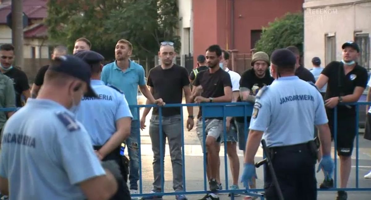 Petrolul - Argeș 1-2. FOTO Laurențiu Marinescu, aproape de bătaie cu fanii ploieșteni! Ce s-a întâmplat imediat după meci