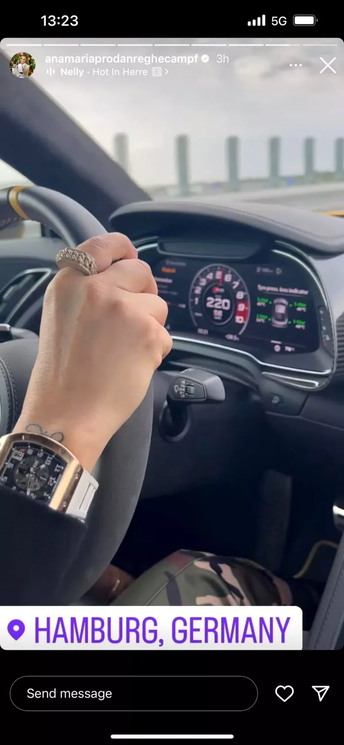 Anamaria Prodan conduce cu peste 200 km/h