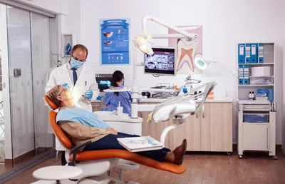 Ce trebuie să știi înainte să optezi pentru un implant dentar