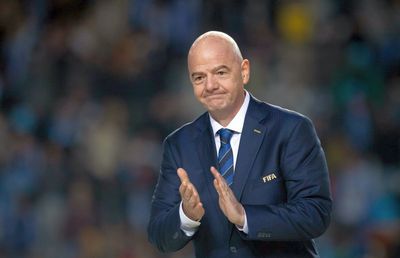 Președintele FIFA s-a plictisit repede de meciurile de la CM 2023 feminin și a plecat în Tahiti!