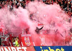 La un pas de bătaie! Scandal imens după CSKA Sofia - Sepsi! Căpitanul s-a înjurat cu ultrașii în parcare și va fi amendat