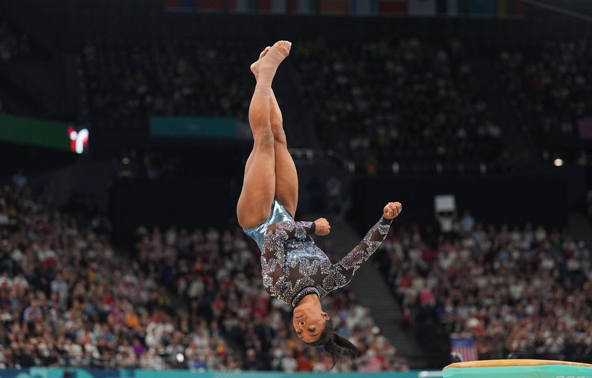 Simone Biles, în timpul calificărilor de gimnastică de la JO