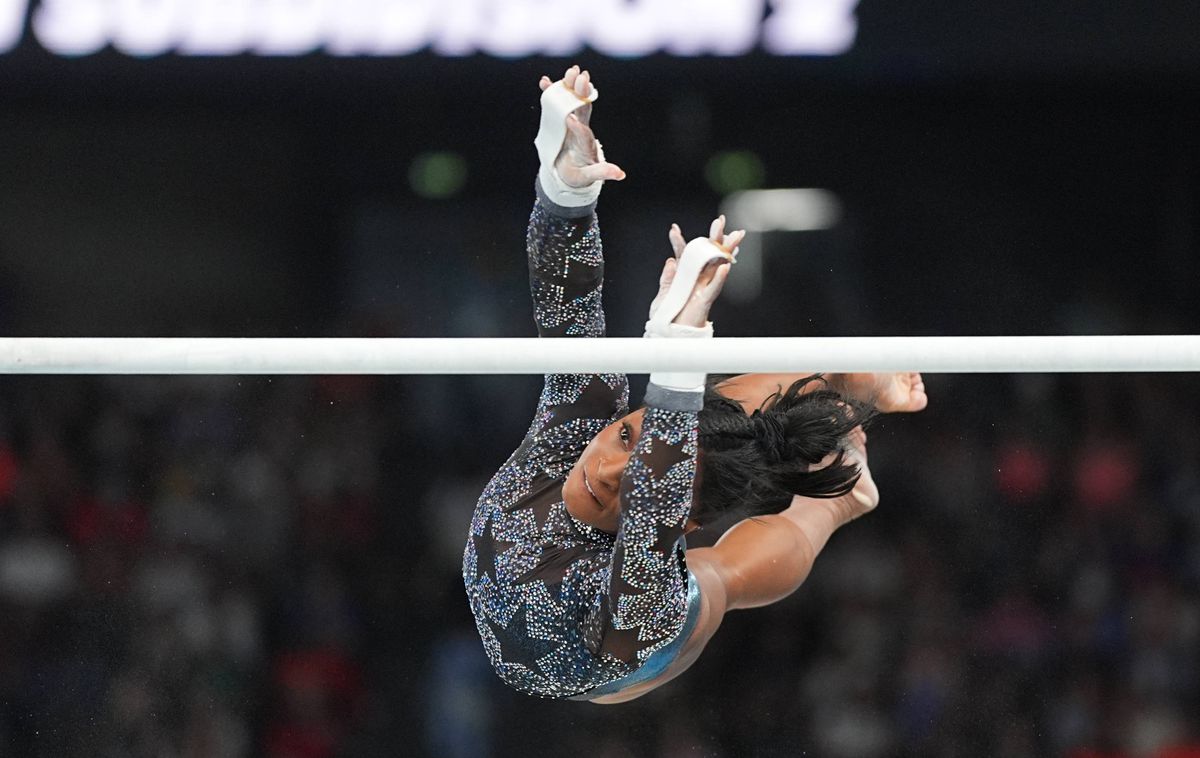 Simone Biles, în timpul calificărilor de gimnastică de la JO