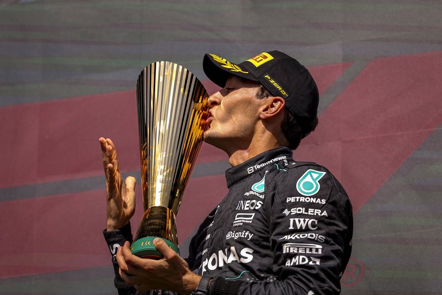 Război între Verstappen și pilotul Mercedes! Acuzații grave: „Mi-a spus că o să mă arunce cu capul în parapet! Hărțuiește oamenii de ani buni”