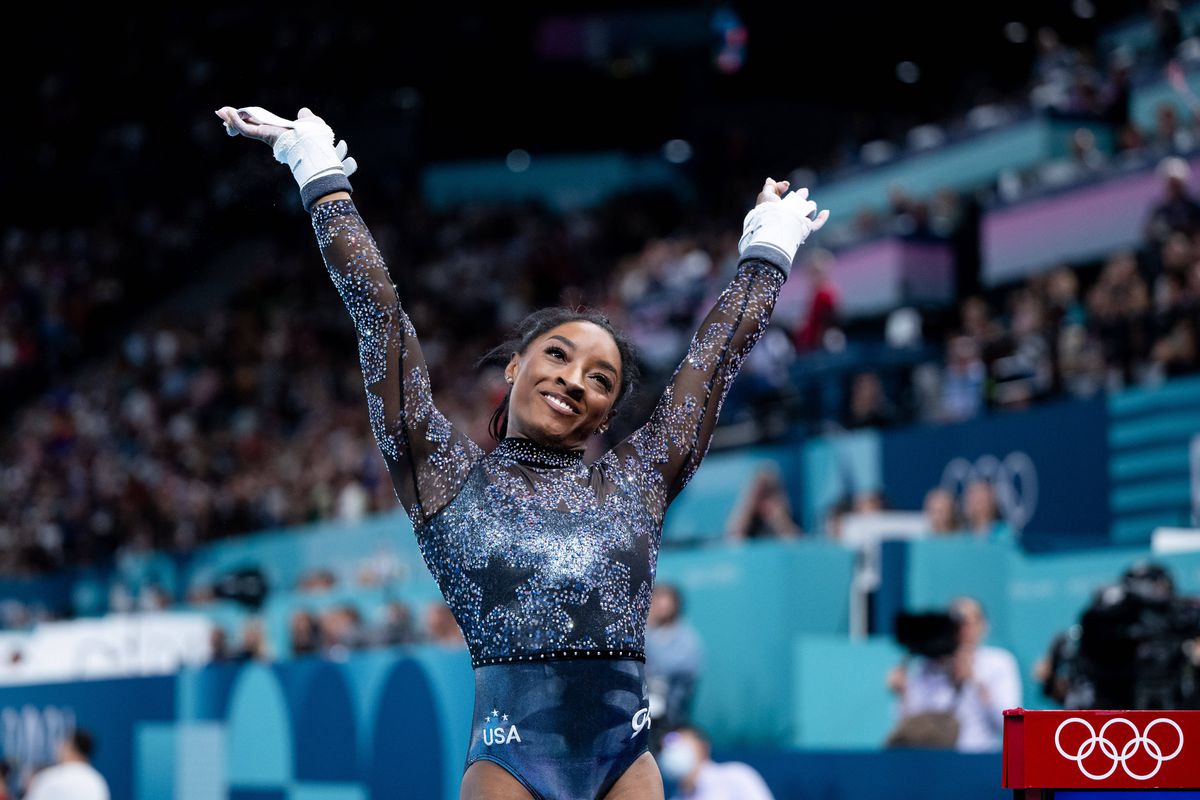 Simone Biles, în timpul calificărilor de gimnastică de la JO