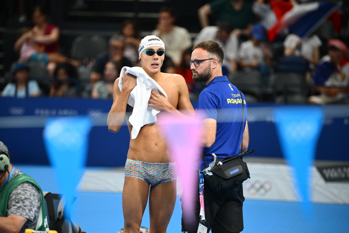 David Popovici, încălzire sub ochii lui Michael Phelps