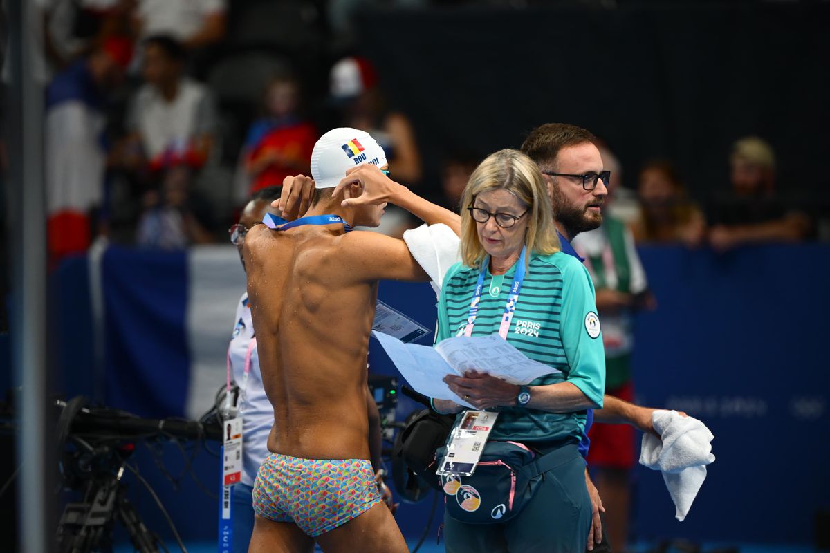 David Popovici, încălzire sub ochii lui Michael Phelps