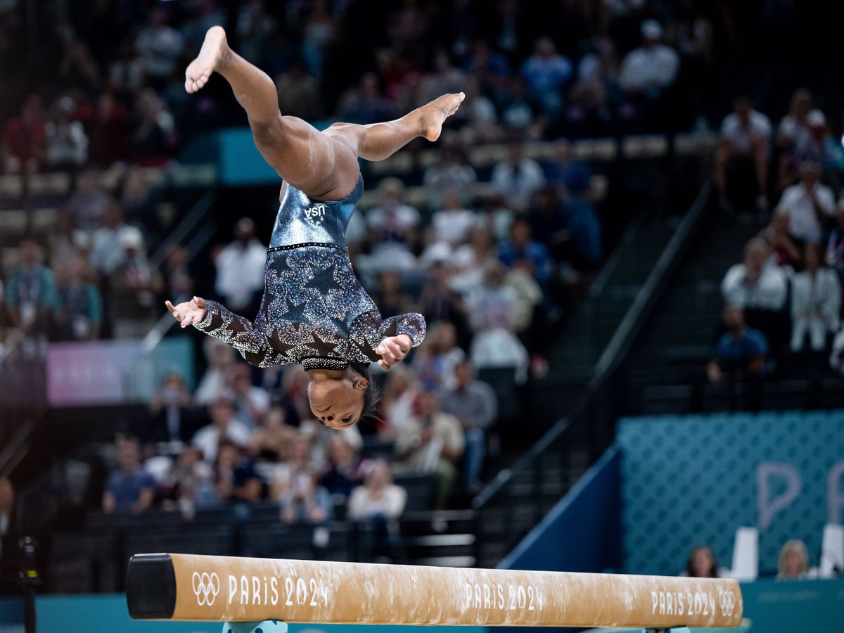 Simone Biles, în timpul calificărilor de gimnastică de la JO