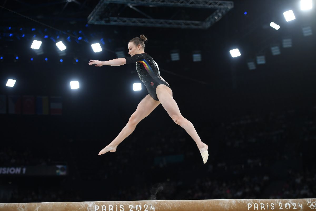 „Le promitem românilor că în finală va fi și mai bine!” » Sabrina Maneca-Voinea, declarații după calificări + Ce au spus gimnastele care au greșit la paralele