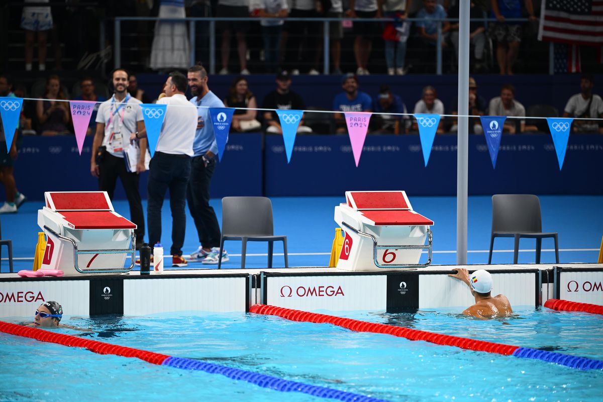 David Popovici, încălzire sub ochii lui Michael Phelps