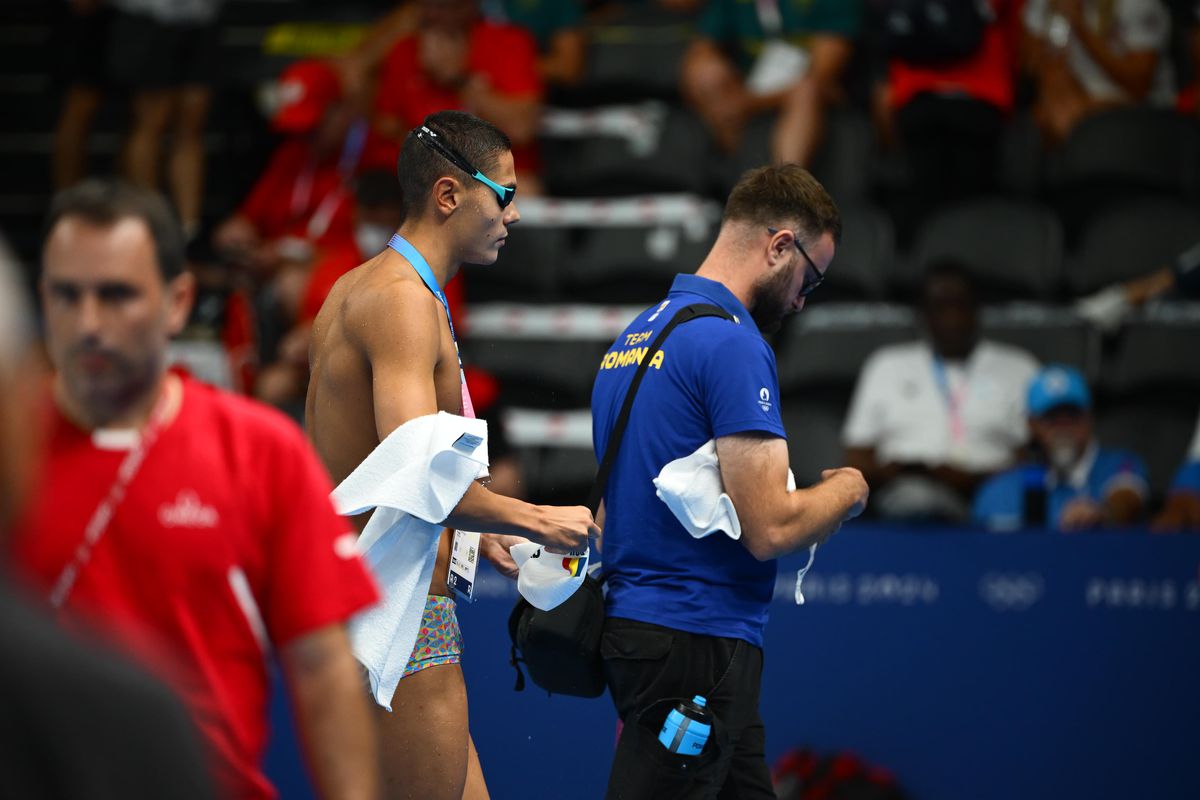 David Popovici, încălzire sub ochii lui Michael Phelps