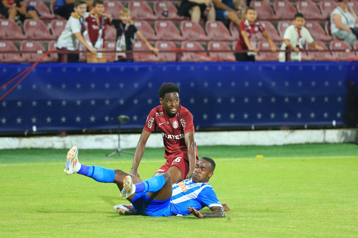 10 detalii observate de pe stadion la CFR Cluj - Universitatea Craiova » Înjurat fără oprire și decizia de ultimă oră a lui Dan Petrescu