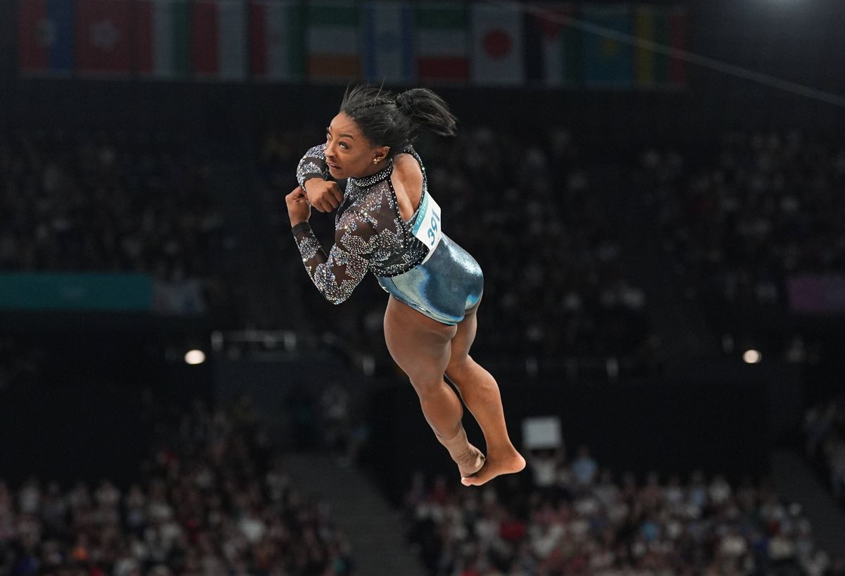 Simone Biles, în timpul calificărilor de gimnastică de la JO