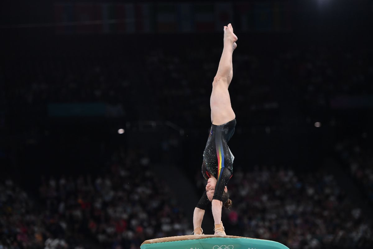 „Le promitem românilor că în finală va fi și mai bine!” » Sabrina Maneca-Voinea, declarații după calificări + Ce au spus gimnastele care au greșit la paralele