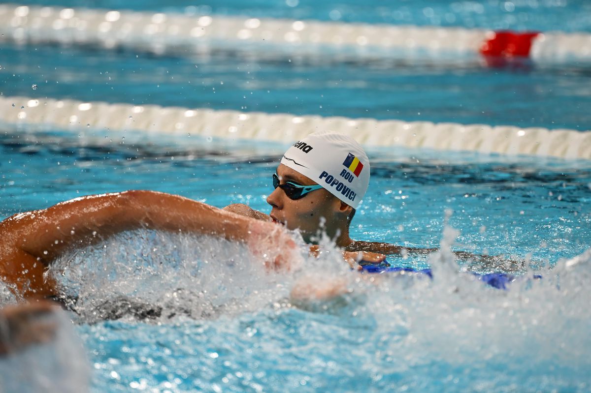 David Popovici, încălzire sub ochii lui Michael Phelps