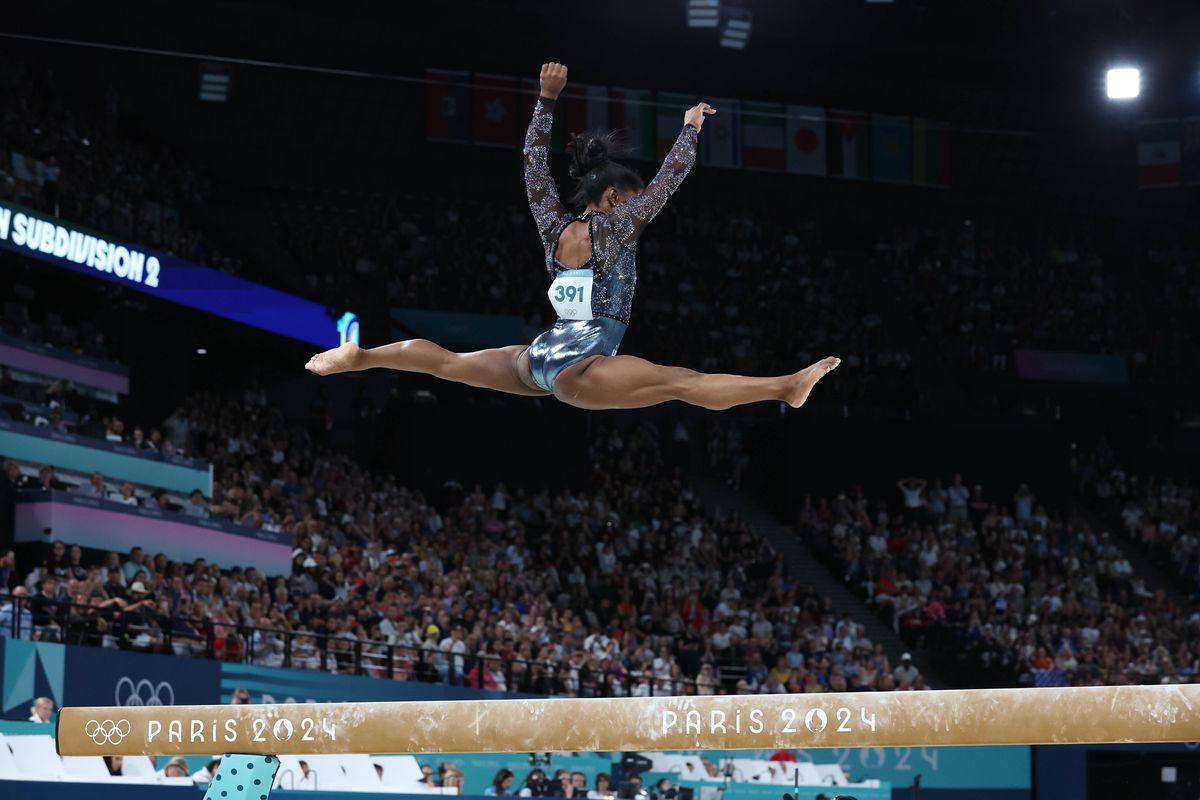 Simone Biles, în timpul calificărilor de gimnastică de la JO