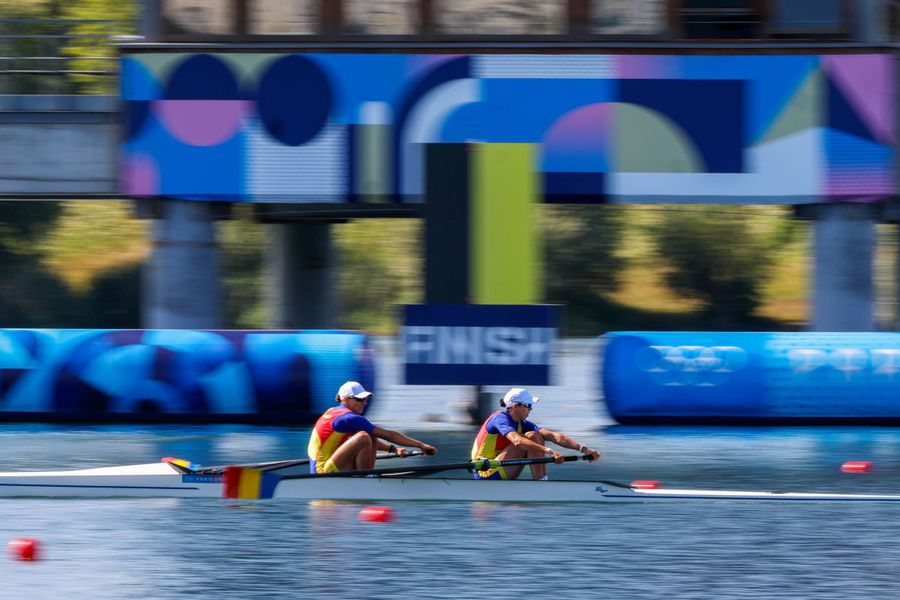 Prima barcă românescă în finală: 4 rame fete » Cozmiuc și Van Groningen și-au câștigat detașat seria la categorie ușoară, iar dublul rame Lehaci, Arteni în semifinale » Vrînceanu și Anghel, locul 1 clar în seria lor la dublu rame