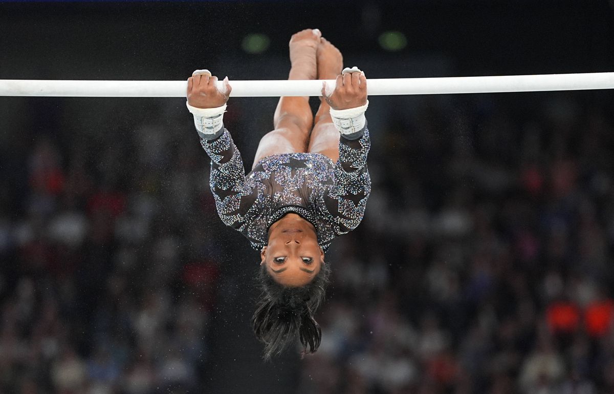 Simone Biles, în timpul calificărilor de gimnastică de la JO