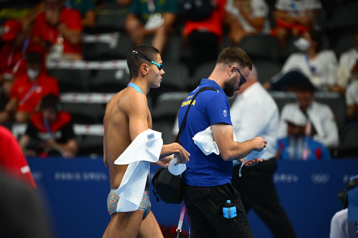 David Popovici, încălzire sub ochii lui Michael Phelps