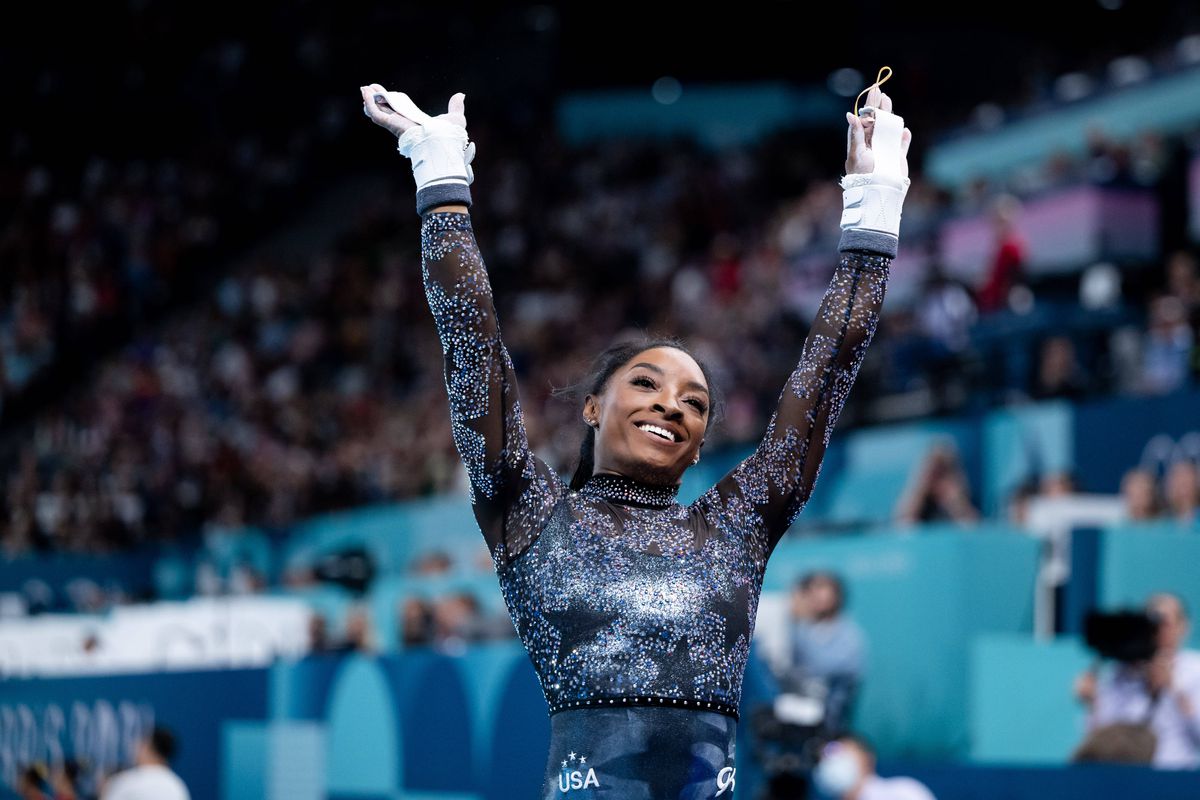 Simone Biles, în timpul calificărilor de gimnastică de la JO