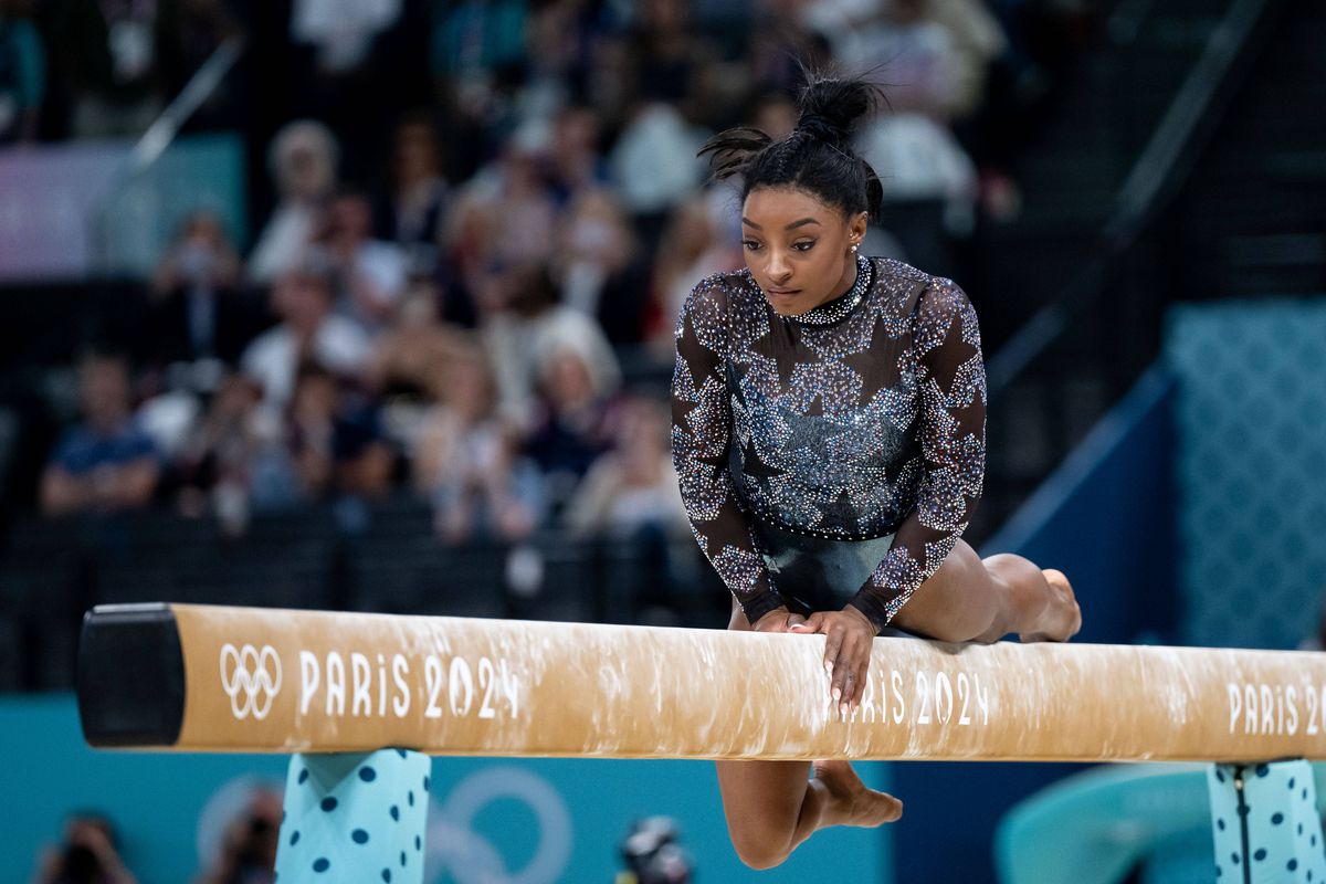 Simone Biles, în timpul calificărilor de gimnastică de la JO