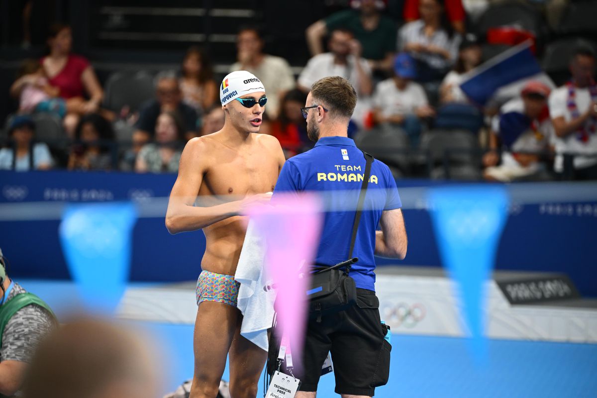 David Popovici, încălzire sub ochii lui Michael Phelps