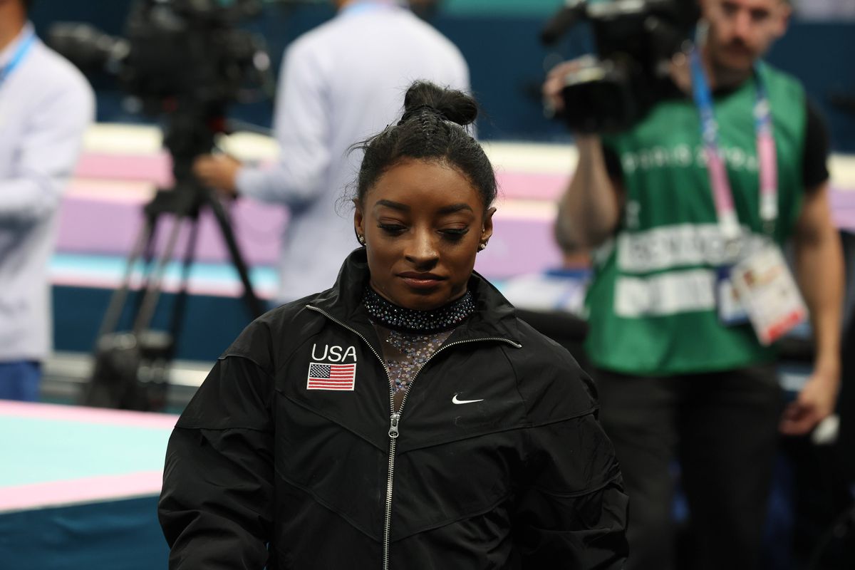 Simone Biles, în timpul calificărilor de gimnastică de la JO