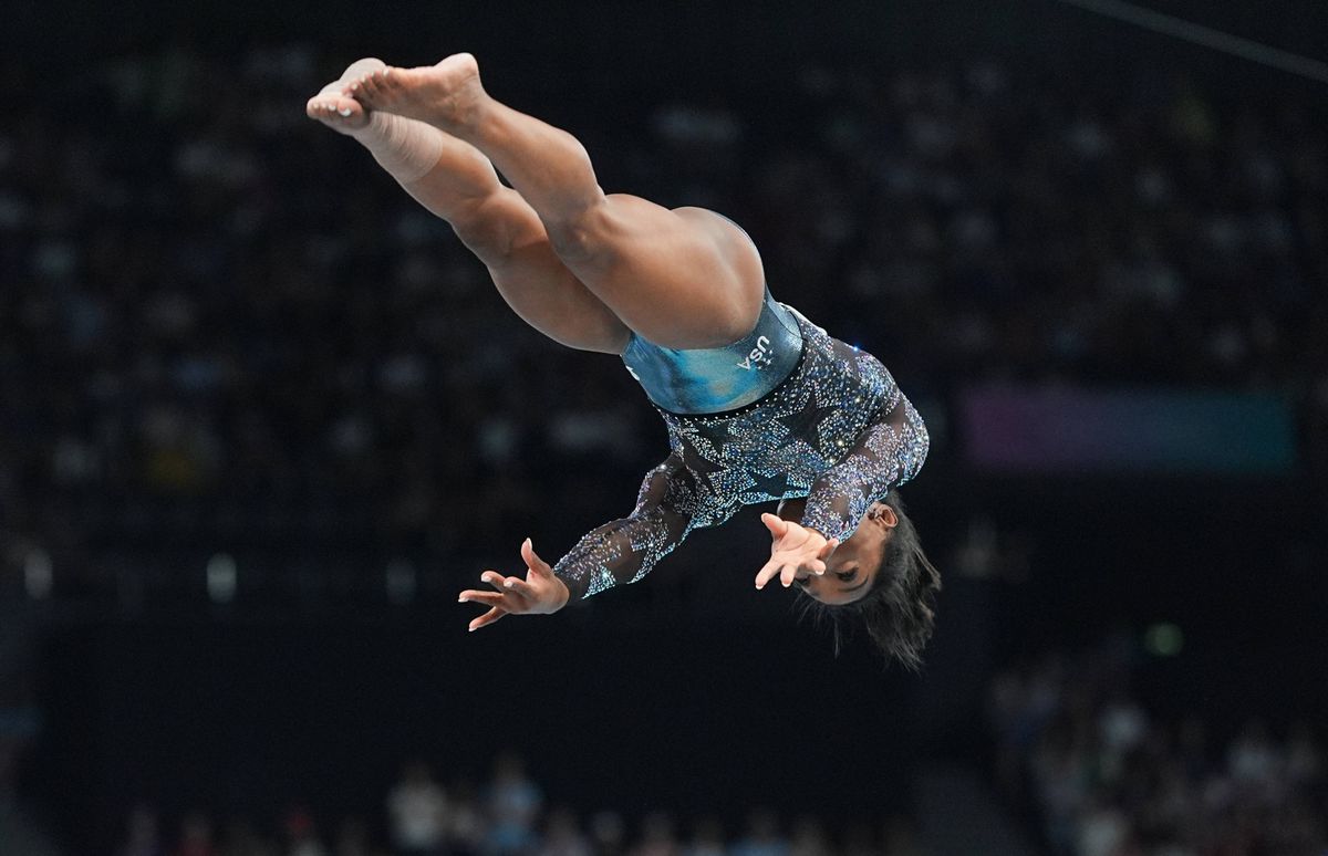 Simone Biles, în timpul calificărilor de gimnastică de la JO