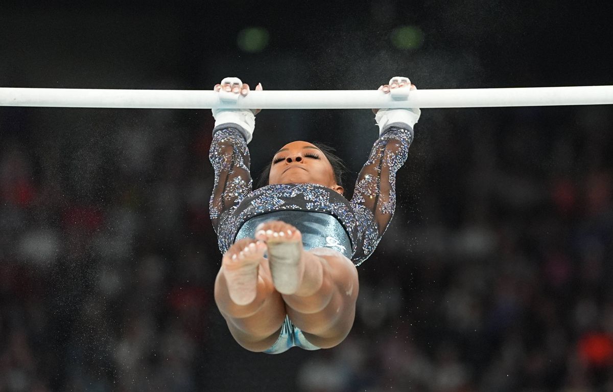 Simone Biles, în timpul calificărilor de gimnastică de la JO