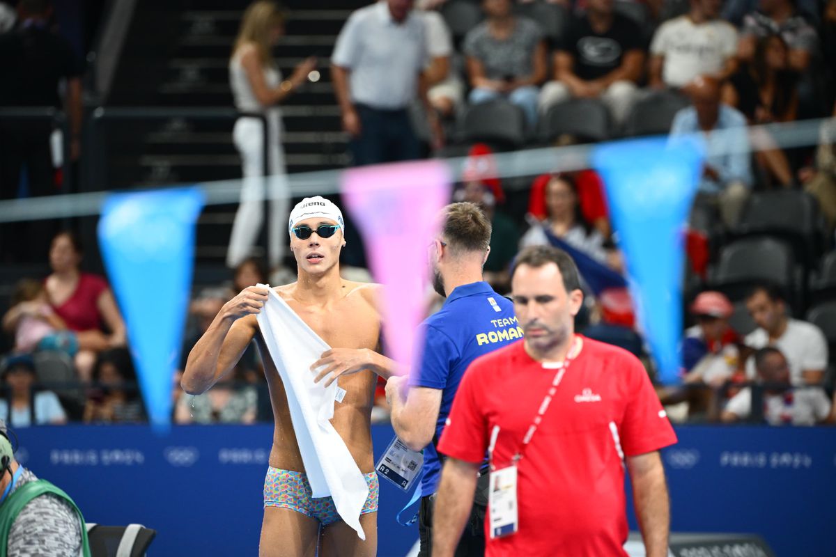 David Popovici, încălzire sub ochii lui Michael Phelps