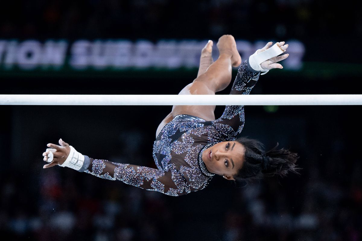 Simone Biles, în timpul calificărilor de gimnastică de la JO