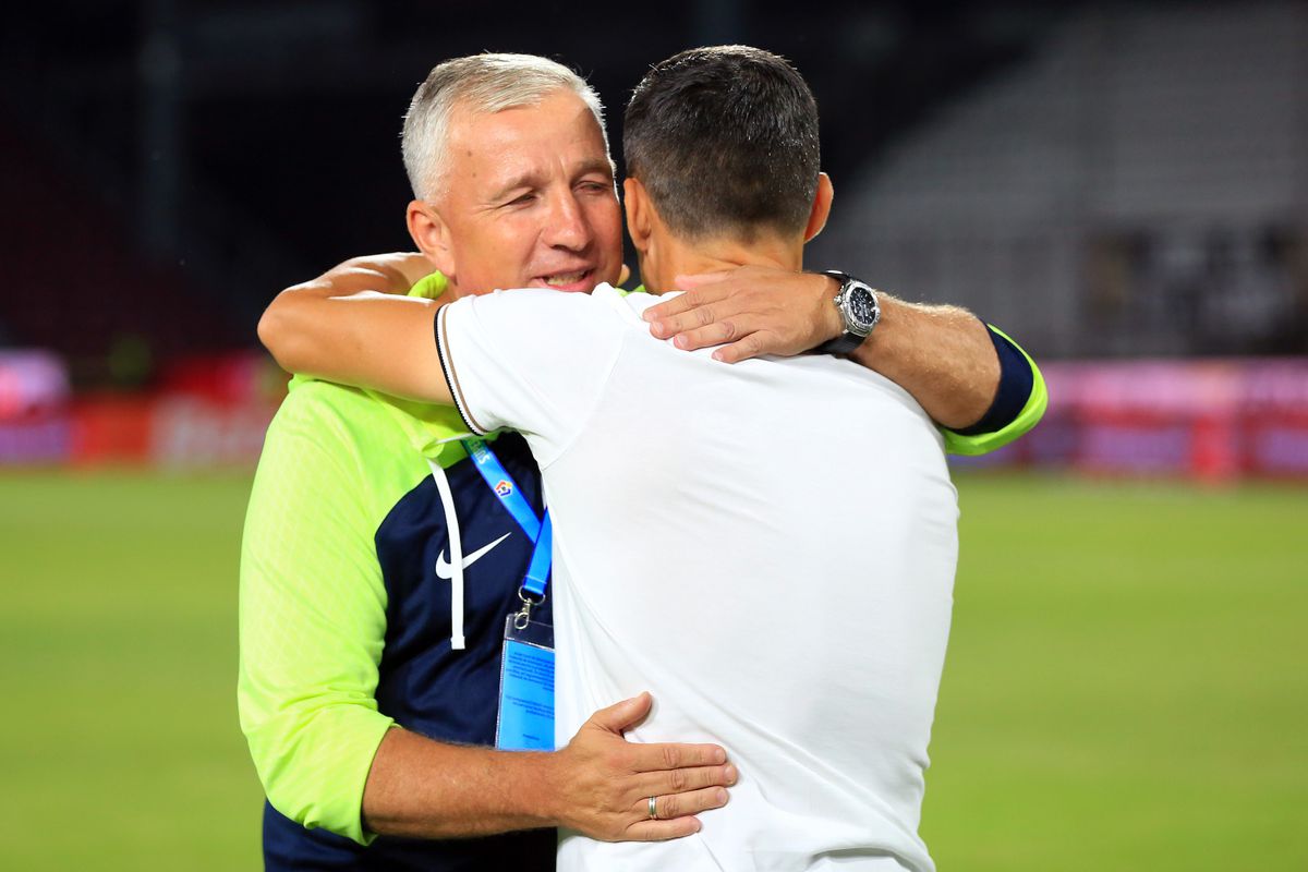 10 detalii observate de pe stadion la CFR Cluj - Universitatea Craiova » Înjurat fără oprire și decizia de ultimă oră a lui Dan Petrescu