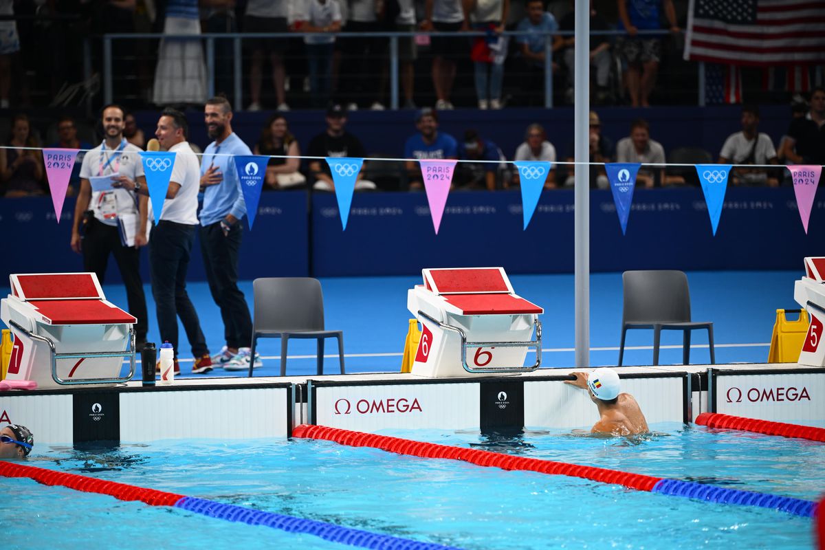 David Popovici, încălzire sub ochii lui Michael Phelps