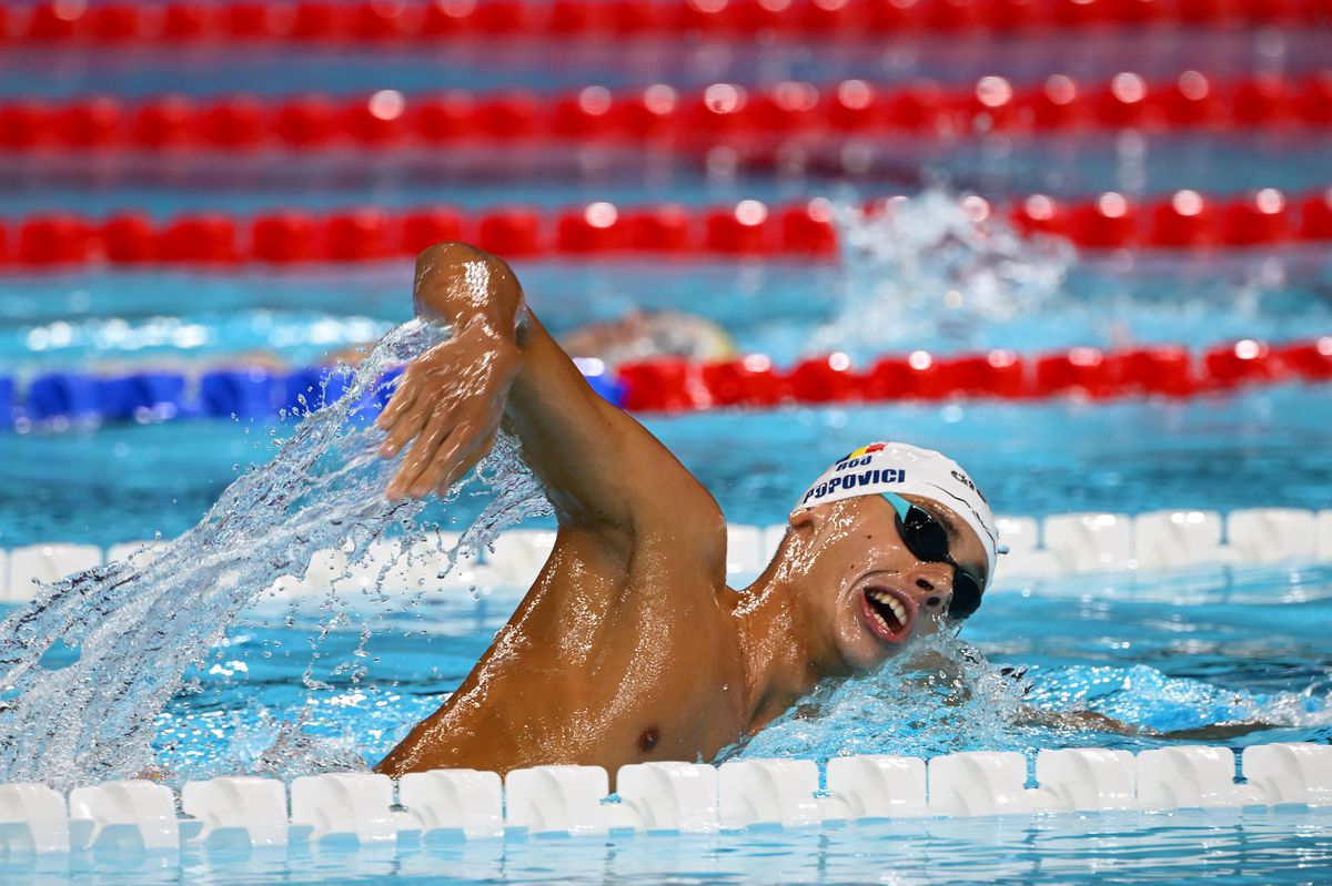 David Popovici, încălzire sub ochii lui Michael Phelps