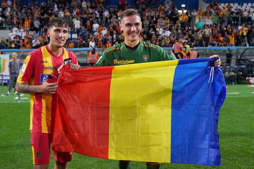 Rareș Burnete și Laurențiu Borbei au sărbătorit titul câștigat acum 13 luni cu Lecce purtând steagul tricolor / Foto: Imago