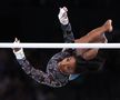 Simone Biles, în timpul calificărilor de gimnastică de la JO