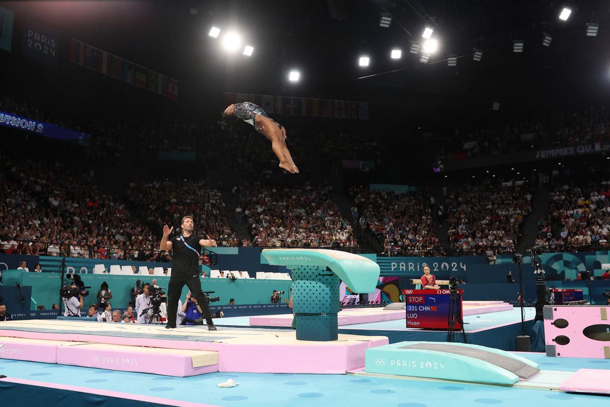 Simone Biles, în timpul calificărilor de gimnastică de la JO