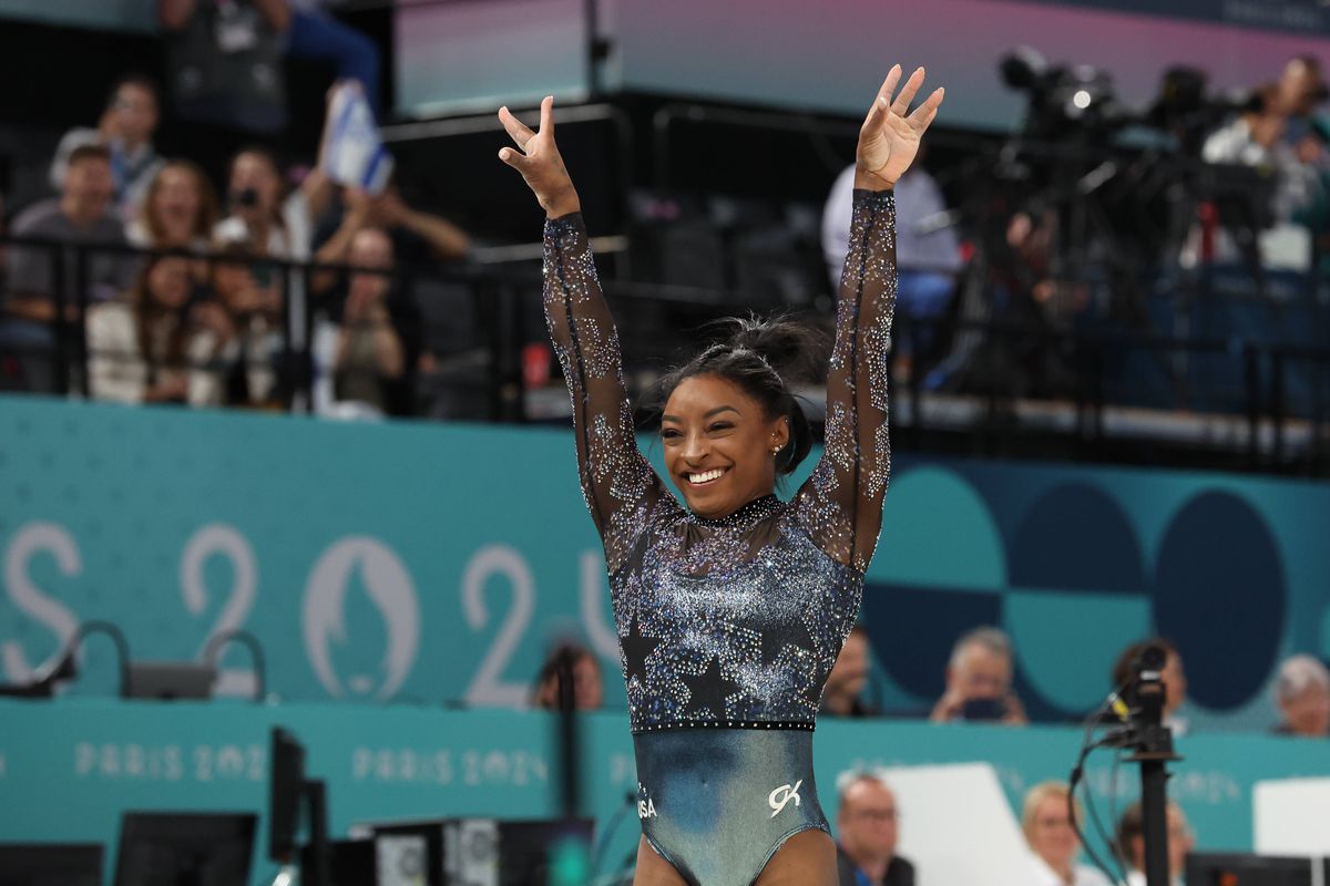 Simone Biles, în timpul calificărilor de gimnastică de la JO