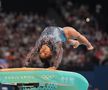 Simone Biles, în timpul calificărilor de gimnastică de la JO