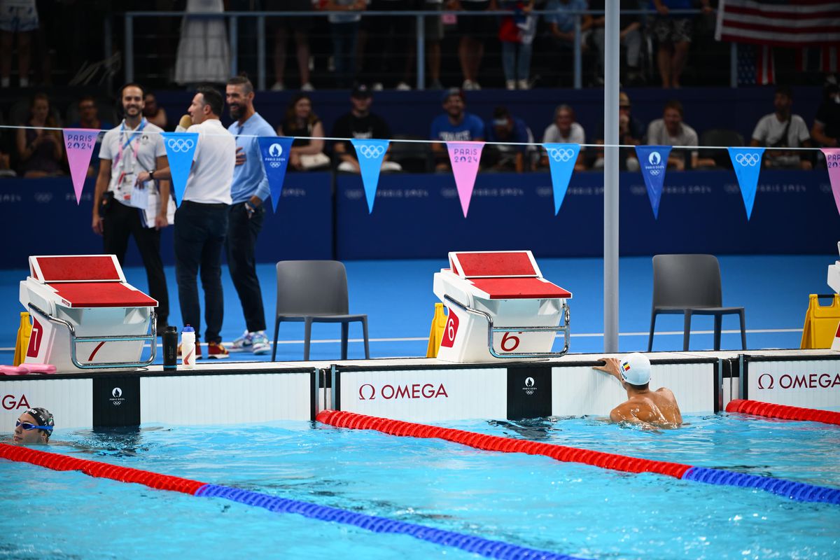 David Popovici, încălzire sub ochii lui Michael Phelps