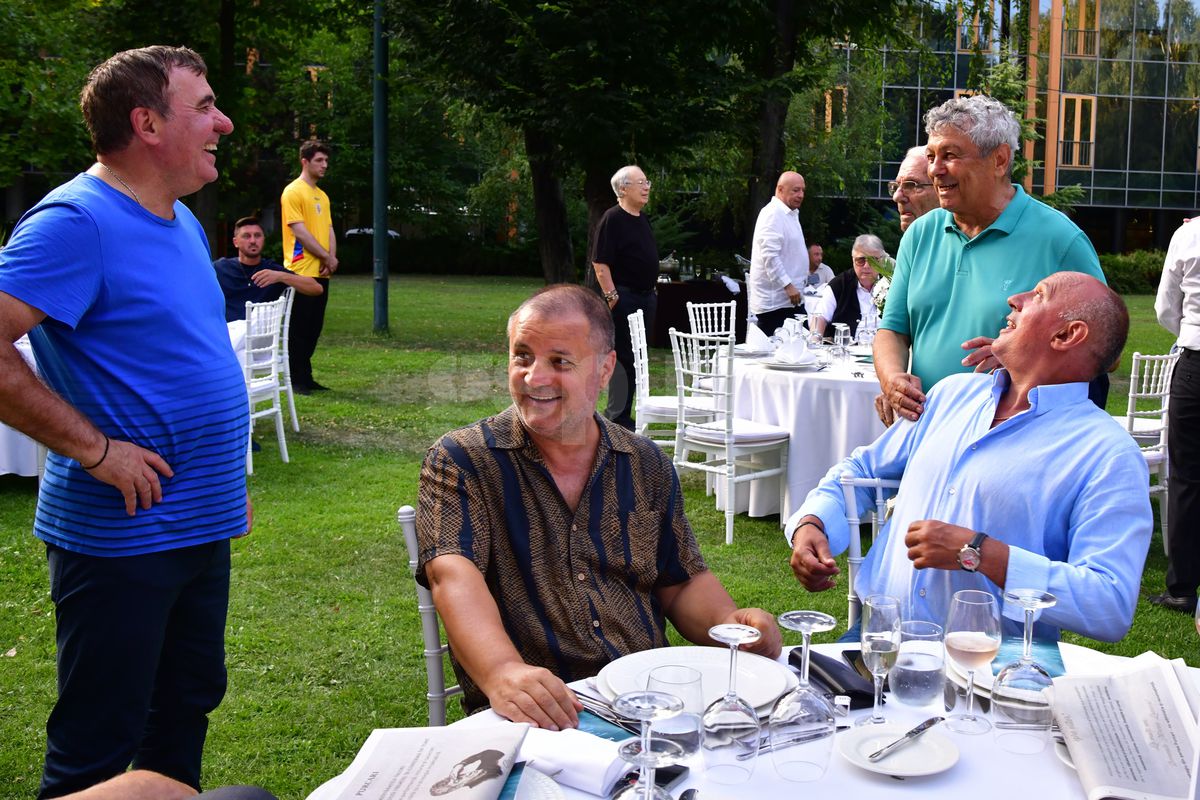 Mircea Lucescu la 80 de ani, cu ziarul Gazetei Sporturilor în mâini! Nume uriașe din fotbalul românesc prezente, moment emoționant la discurs