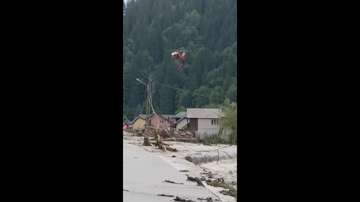 Dezastru natural în Broșteni » Fotbalistul din Superliga, detalii cutremurătoare: „Nu mai există parterul casei! Au intrat copaci, bolovani”