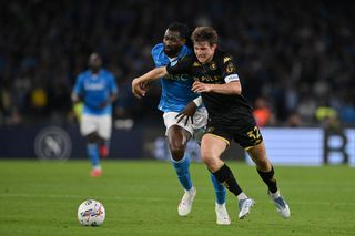 Inter îi aduce lui Chivu un jucător de la Genoa lui Dan Șucu