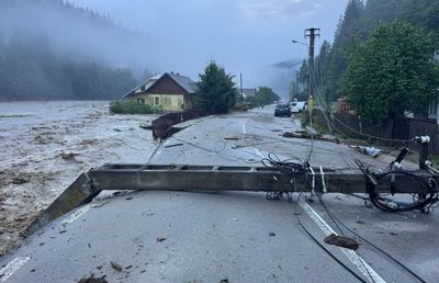 Dezastru natural în Broșteni » Fotbalistul din Superliga, detalii cutremurătoare: „Nu mai există parterul casei! Au intrat copaci, bolovani”