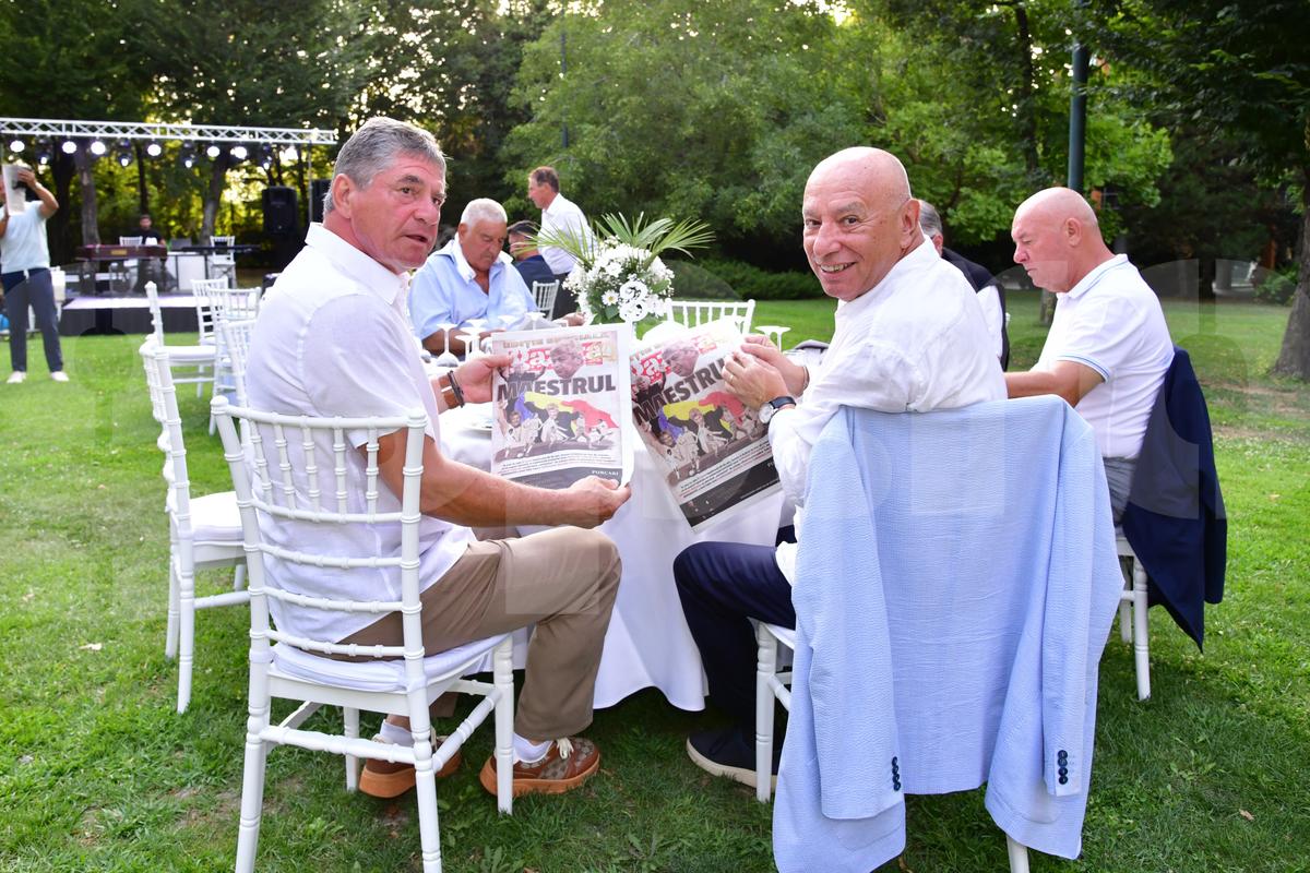 Mircea Lucescu și-a serbat luni ziua de naștere! Nume uriașe din fotbalul românesc la petrecerea selecționerului