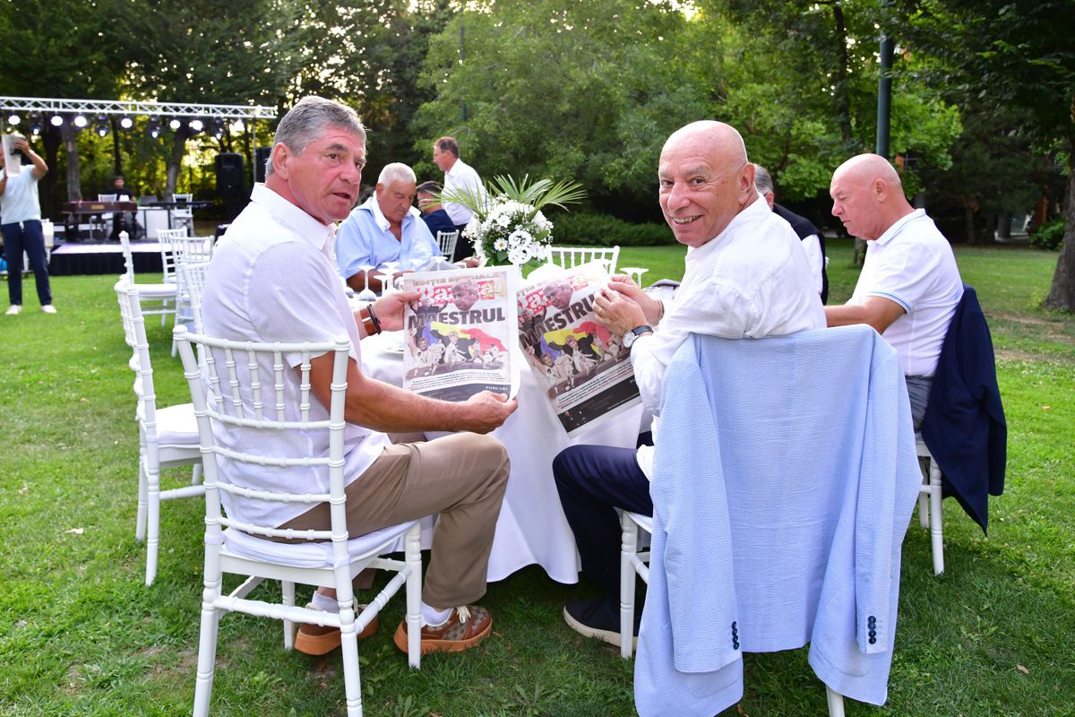Mircea Lucescu și-a serbat luni ziua de naștere! Nume uriașe din fotbalul românesc la petrecerea selecționerului