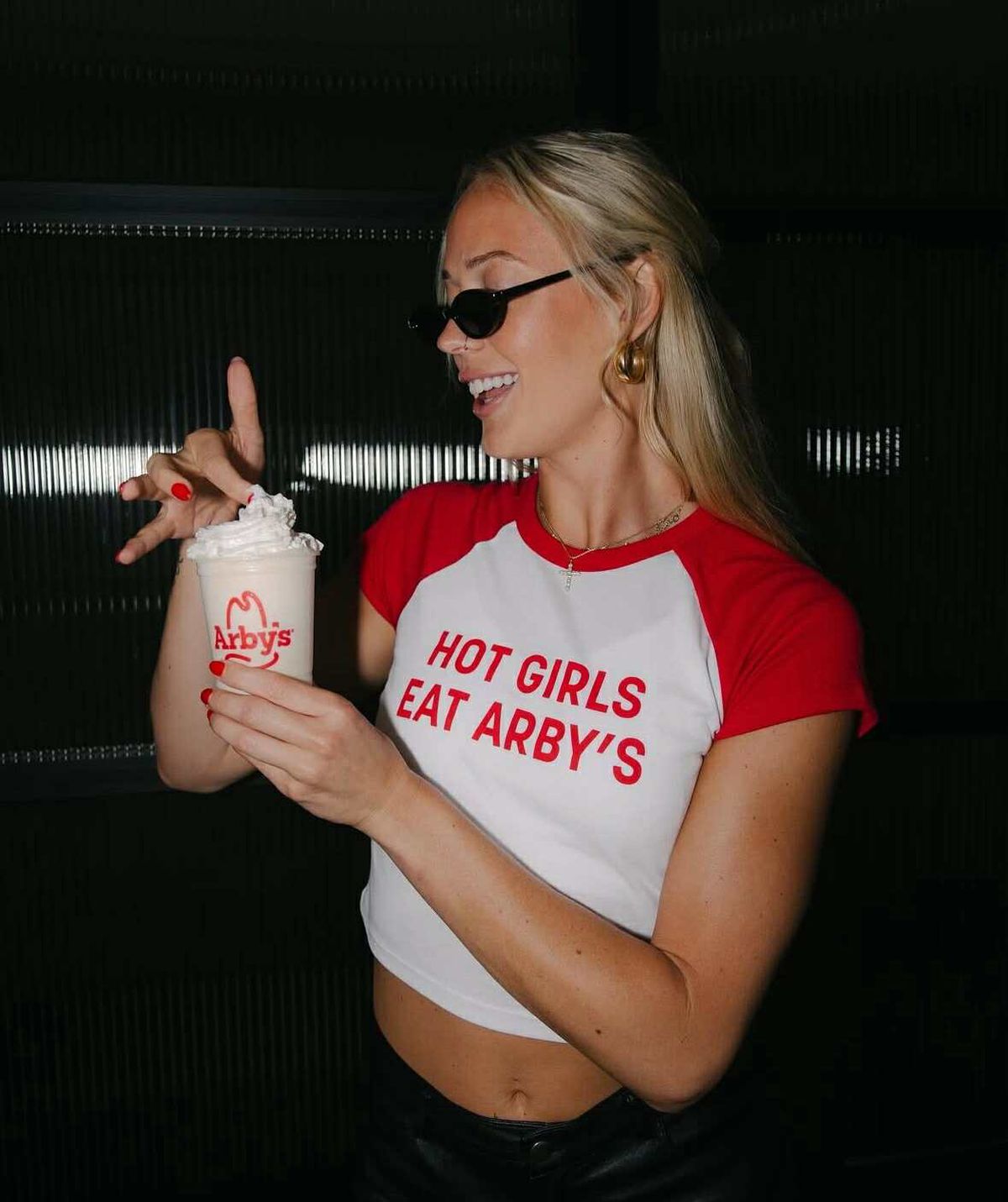 „S-a așezat pe fața lui și nu s-a mișcat un centimetru” » Cea mai sexy jucătoare din WNBA a devenit virală pe internet